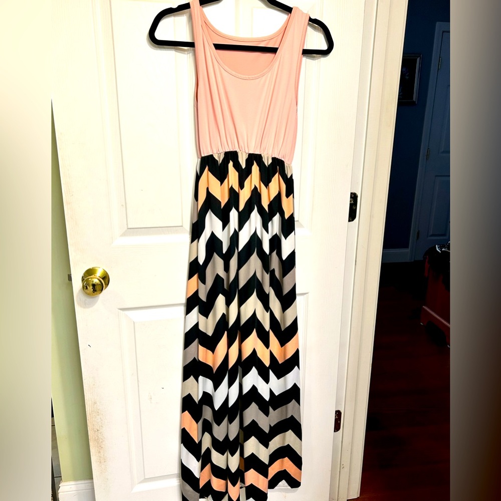 EUC Peach and Black Chevron Maxi Dress XL